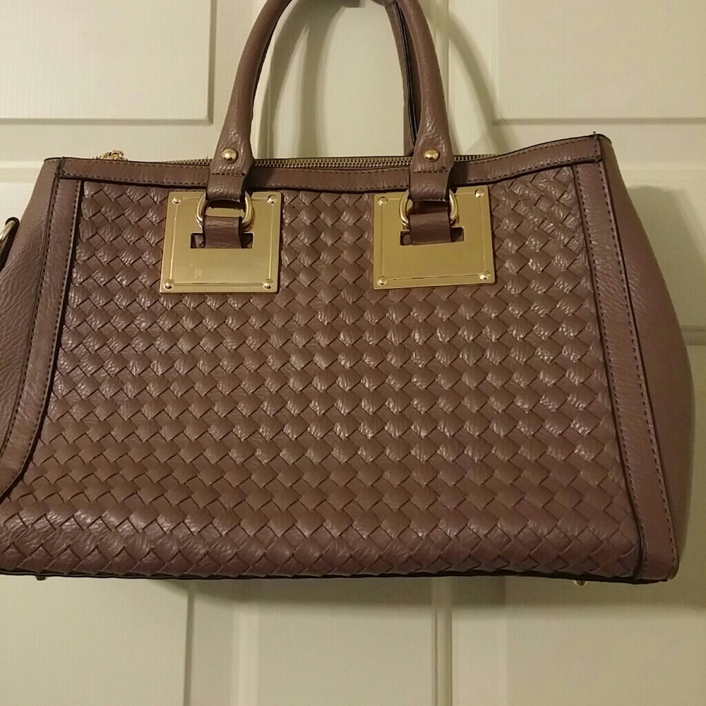 Weaved textured front pockebook
